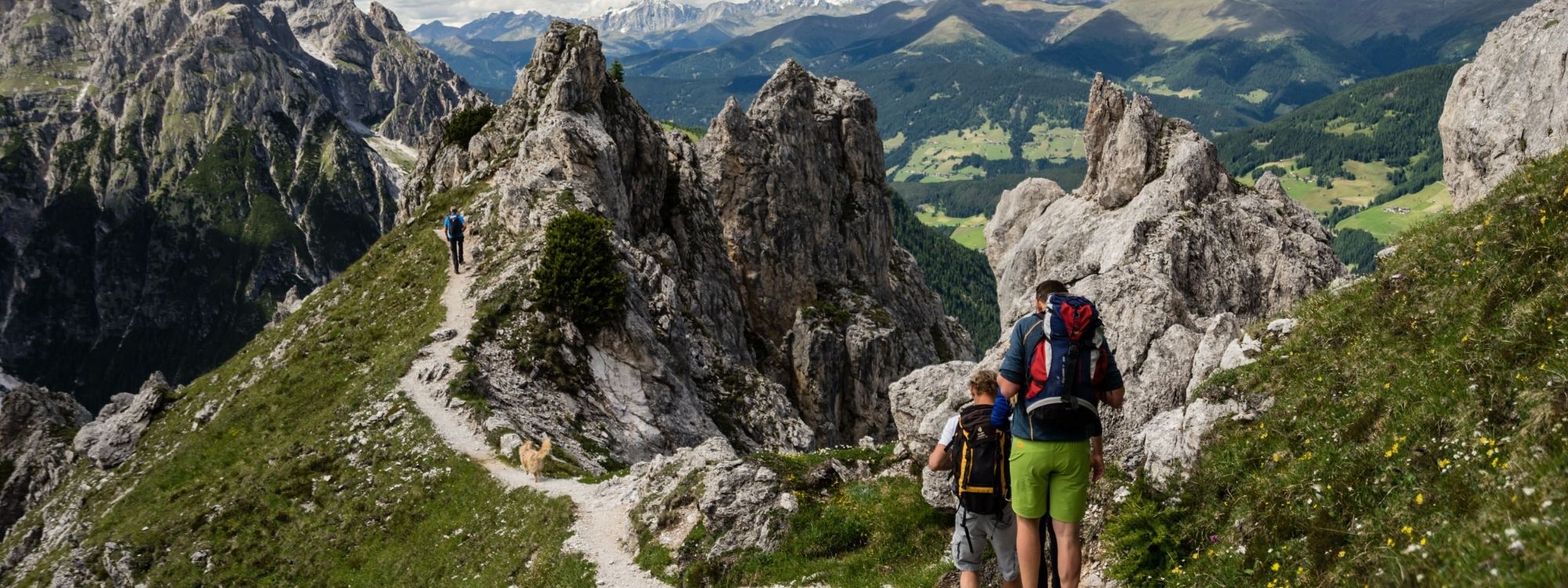 So vielfältig wie die Landschaften in den Alpen sind auch die Outdoor-Aktionen der besten Wanderhotels.