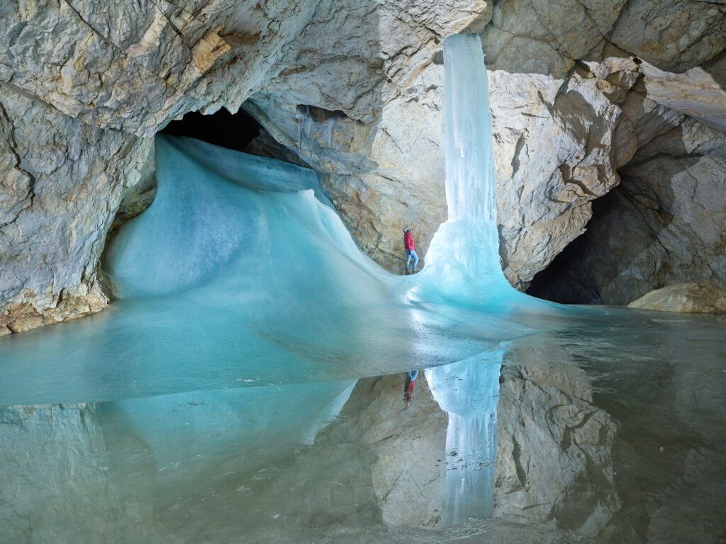 Die Eisriesenwelt in Werfen im Salzburger Land ist die größte Eishöhle der Welt