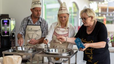 Heumilch Frischkäse, Frischkäsekurs mit Evelyn Hinteregger Heumilch Frischkäse, Frischkäsekurs mit Evelyn Hinteregger