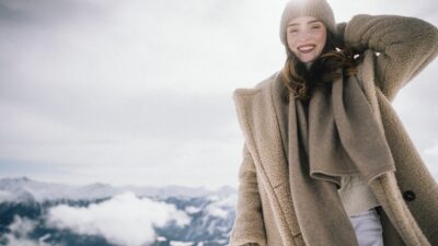 Wanderhotel Chesa Monte im Winter – verschneite Alpenkulisse und ruhige Entspannung© Heldentheater