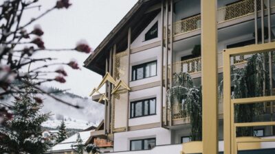 Das Wanderhotel Chesa Monte in Fiss ist ideal für einen Wellnessurlaub im Winter für Zwei.© Heldentheater