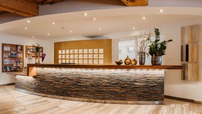 Hotel Poppengut Rezeption©SelinaFlaschPhotography