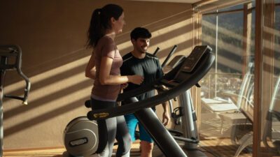 Fitness Gerät im Hotel(c) Mike Rabensteiner