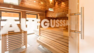 In der Sauna des Glemmtalerhofs, dem verrückten Wander- und Wellnesshotel in Saalbach-Hinterglemm, wird einem schon einmal heiß.© Wanderhotel Glemmtalerhof