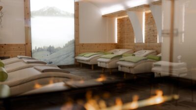 Kaminfeuer und großzügiger SPA - das Wanderhotel Taurerwirt gleicht einem Wellnesshotel in Osttirol.© Cam Poetry
