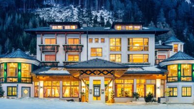 Urlaub im Winter zu Weihnachten in Kals am Großglockner beim Wanderhotel Taurerwirt.© Florian Scherl