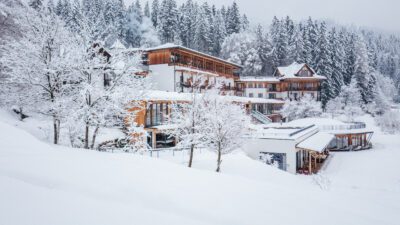 Wanderhotel der daberer im Kärntner Gailtal mit viel Schnee(c)-der daberer. das biohotel