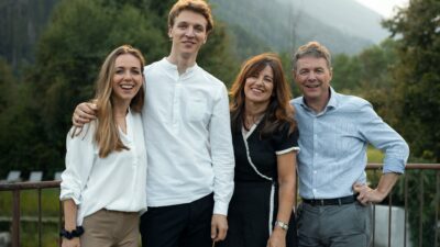 Familie Tauber begrüßt dich in deinem Wanderurlaub in Südtirol im Tauber's Bio Vitalhotel.© Markus Ranalter