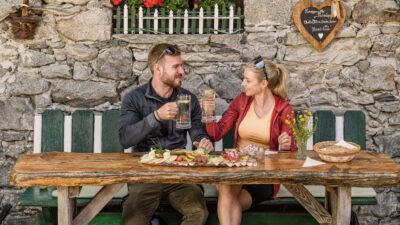 Wandern und Hüttenjause genießen: Im Gasteinertal wird ein Urlaub im Wanderhotel Gasteiner Einkehr zum Rundum-Erlebnis.© Aktivhotel Gasteiner Einkehr