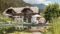 Der Naturbadeteich vor dem Wanderhotel Naturhotel Landhof Irschen ist ein Juwel.© Naturhotel Landhof Irschen