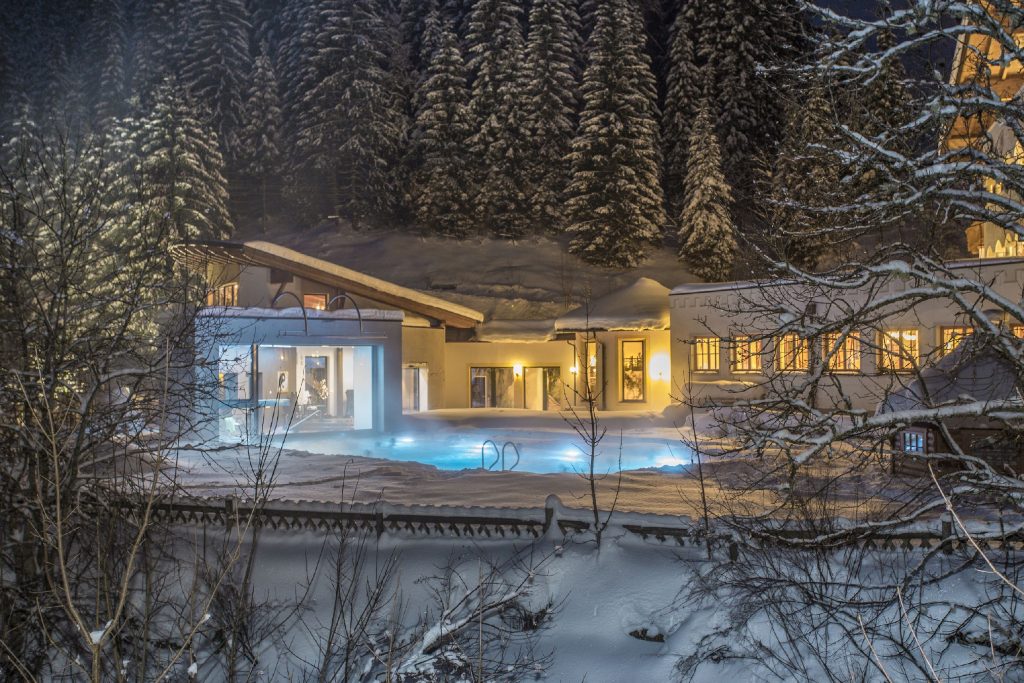 Landhotel Alpenhof Pool Winter