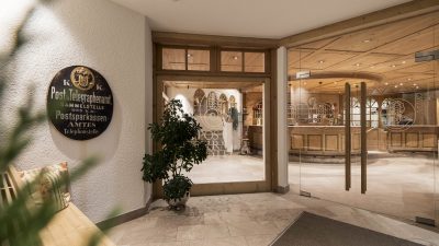 Posta Zirm Hotel Eingang