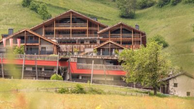 Der Waltershof liegt mitten im Grünen im schönen Südtiroler Ultental.© Waltershof
