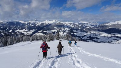 Wanderhotel Kirchner SchneeschuhwandernSchneeschuhwandern beim Hotel Kirchner
©Hotel Kirchner