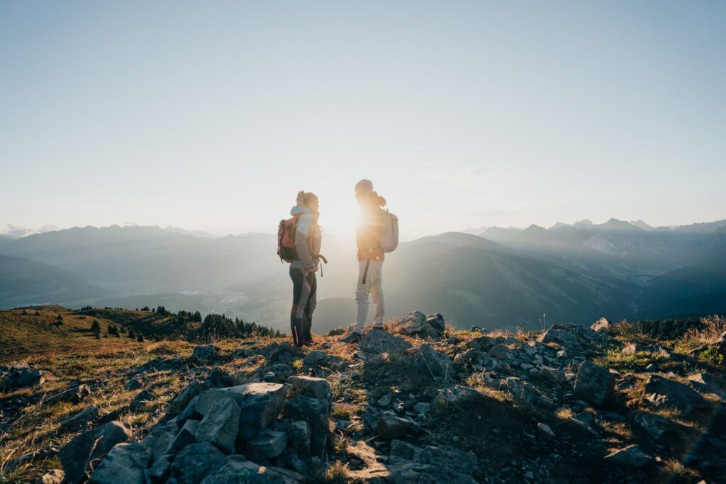 Wanderungen für Anfänge und Erfahrene teilt das Natur- und Wanderhotel Lüsnerhof nahe der Lüsner Alm mit.