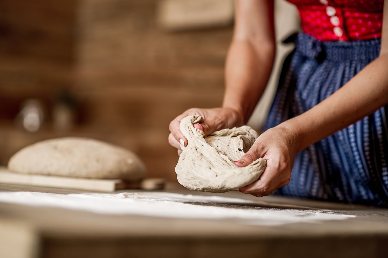 Ob Brotbacken nach altem Rezept, Ladinischkurs für Anfänger, Alpaka-Wanderung oder Survival-Training, bei den Wanderhotels findest du die einzigartigsten Erlebnisse.