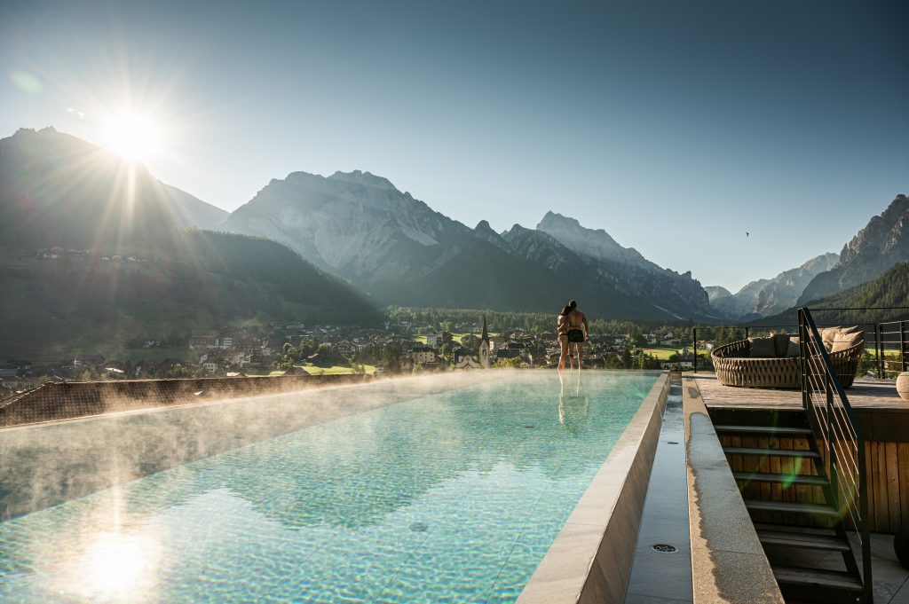 Infinitypool vor Dolomiten