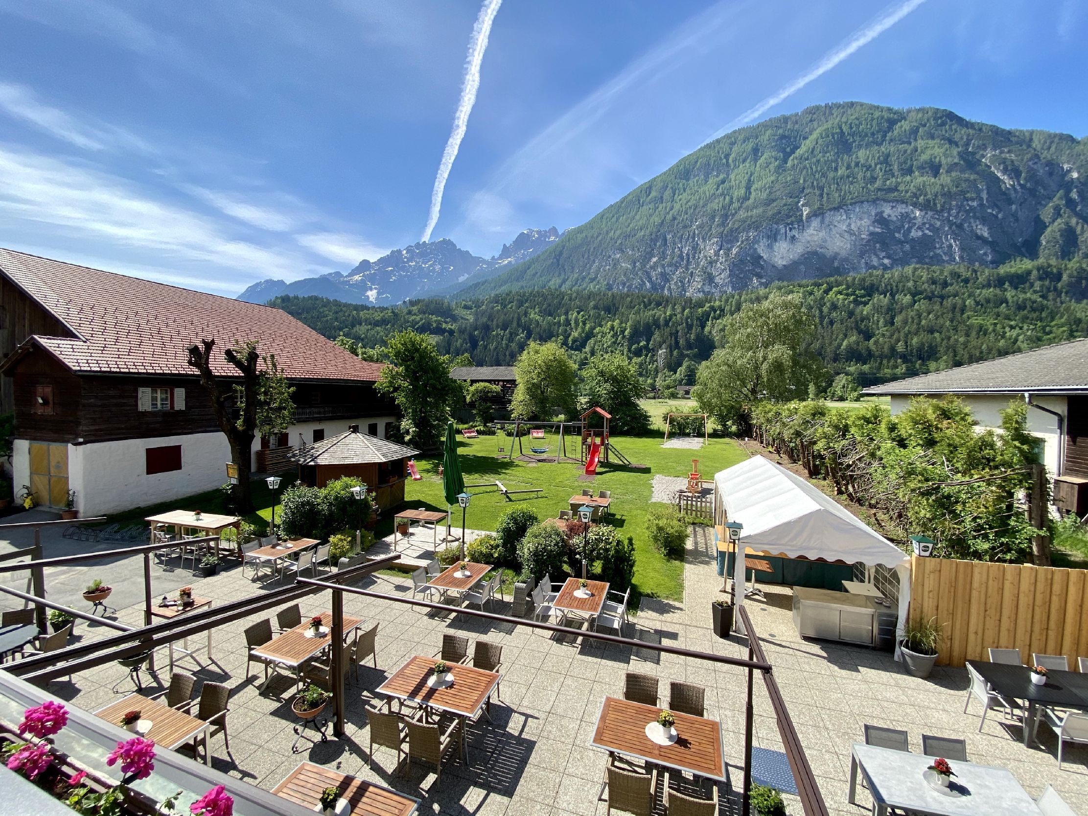 Dolomitenhof Terrasse