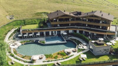 Das Wellnesshotel in Tirol, der Böglerhof, ist ein 5-Sterne-Wanderhotel.© Daniel Zangerl