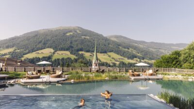 Infinity Pool in einem der besten Wellnesshotels Österreichs, der Böglerhof.© Daniel Zangerl