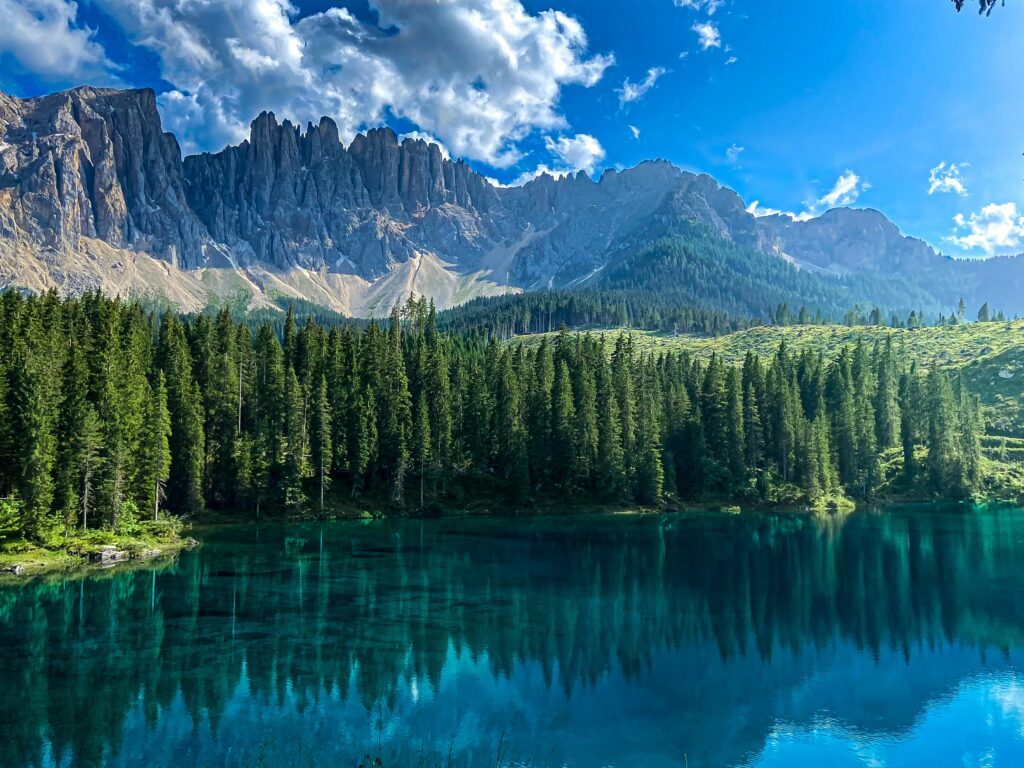 Hotel Marica - Karersee im Sommer