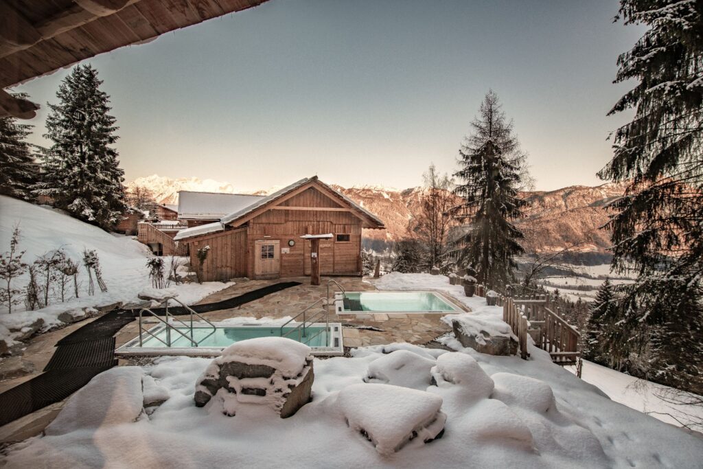 Außenpool im Winter vom Natur- und Wellnesshotel Höflehner