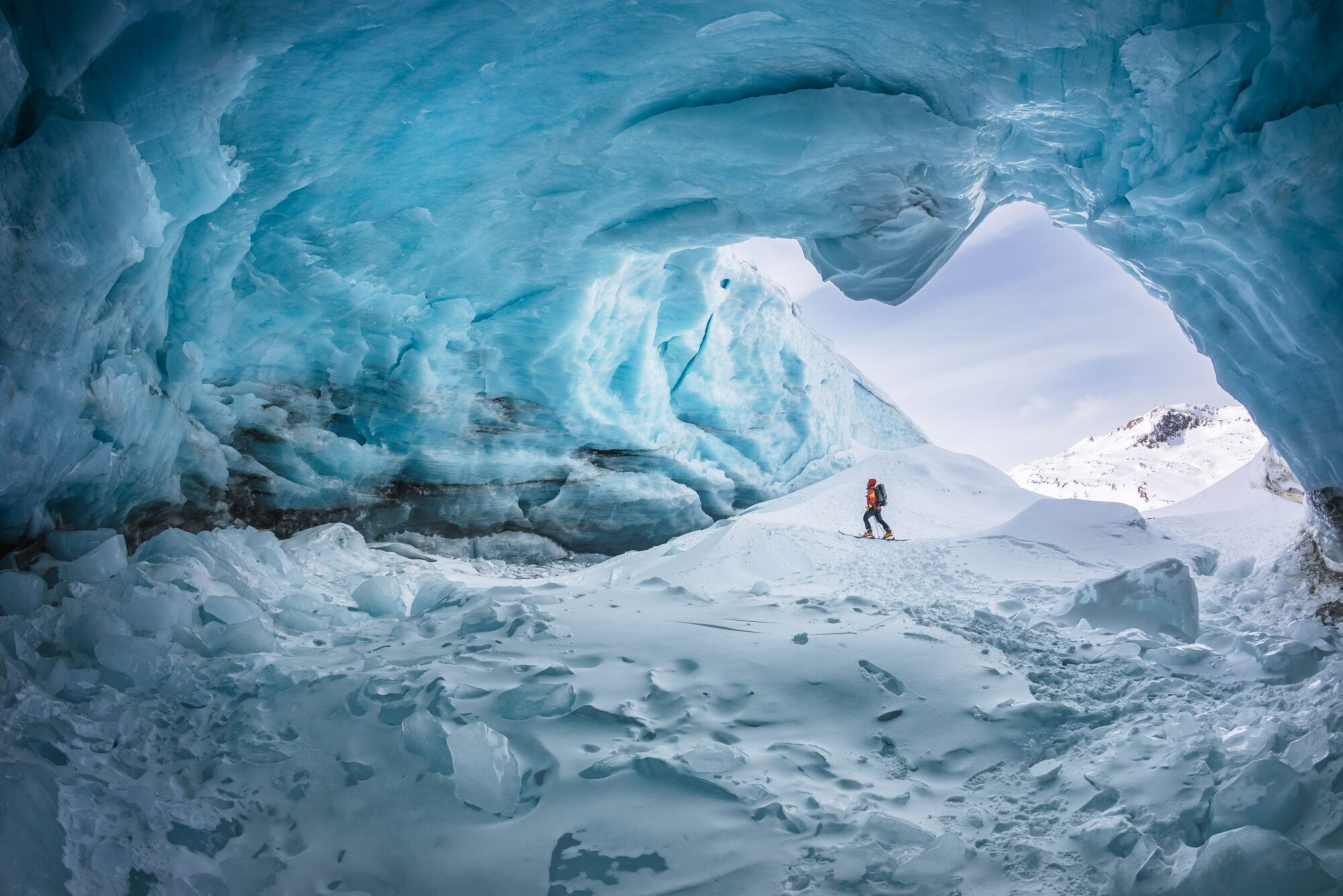 Ob Eisklettern, Skitouren oder Schlittenfahren: Der Winter in den Bergen hat zahllose Aktivitäten zu bieten.