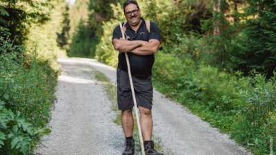 Manni vom Erlebnisort Gassenhof als Wanderführer© Brandnamic - Manni als Wanderführer