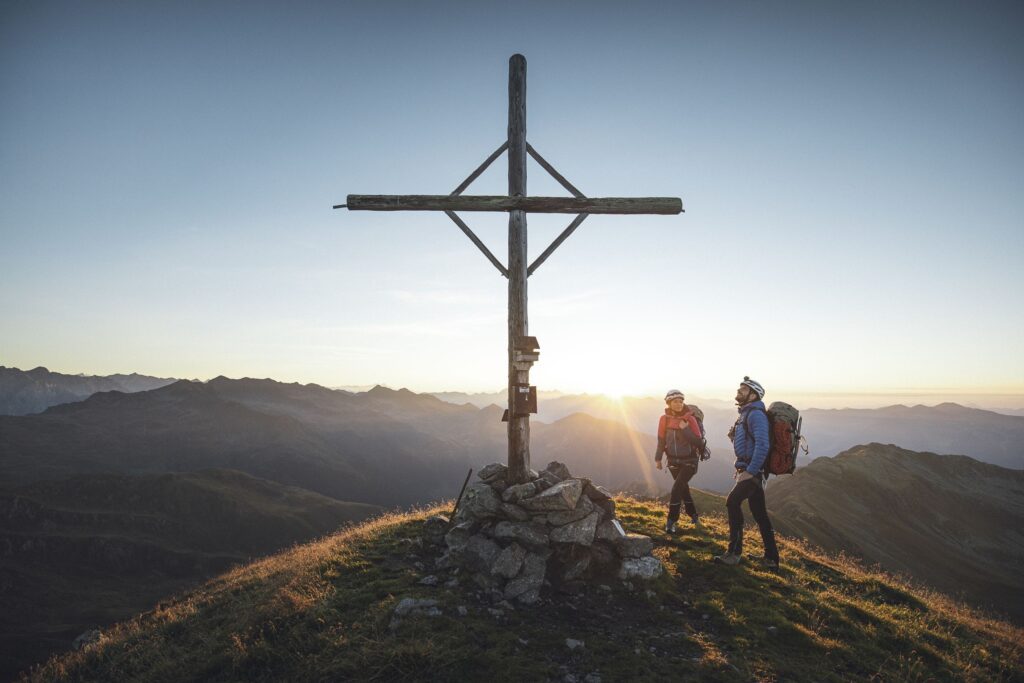 Wanderer am Berggipfel