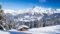 Eine kleine Hütte steht im mitten einer verschneiten Berglandschaft, nichts ist weit und breit außer verschneite Tannen und das Skigebiet in der Ferne - Filzmoos im Salzburger Land(c)CoenWeejes