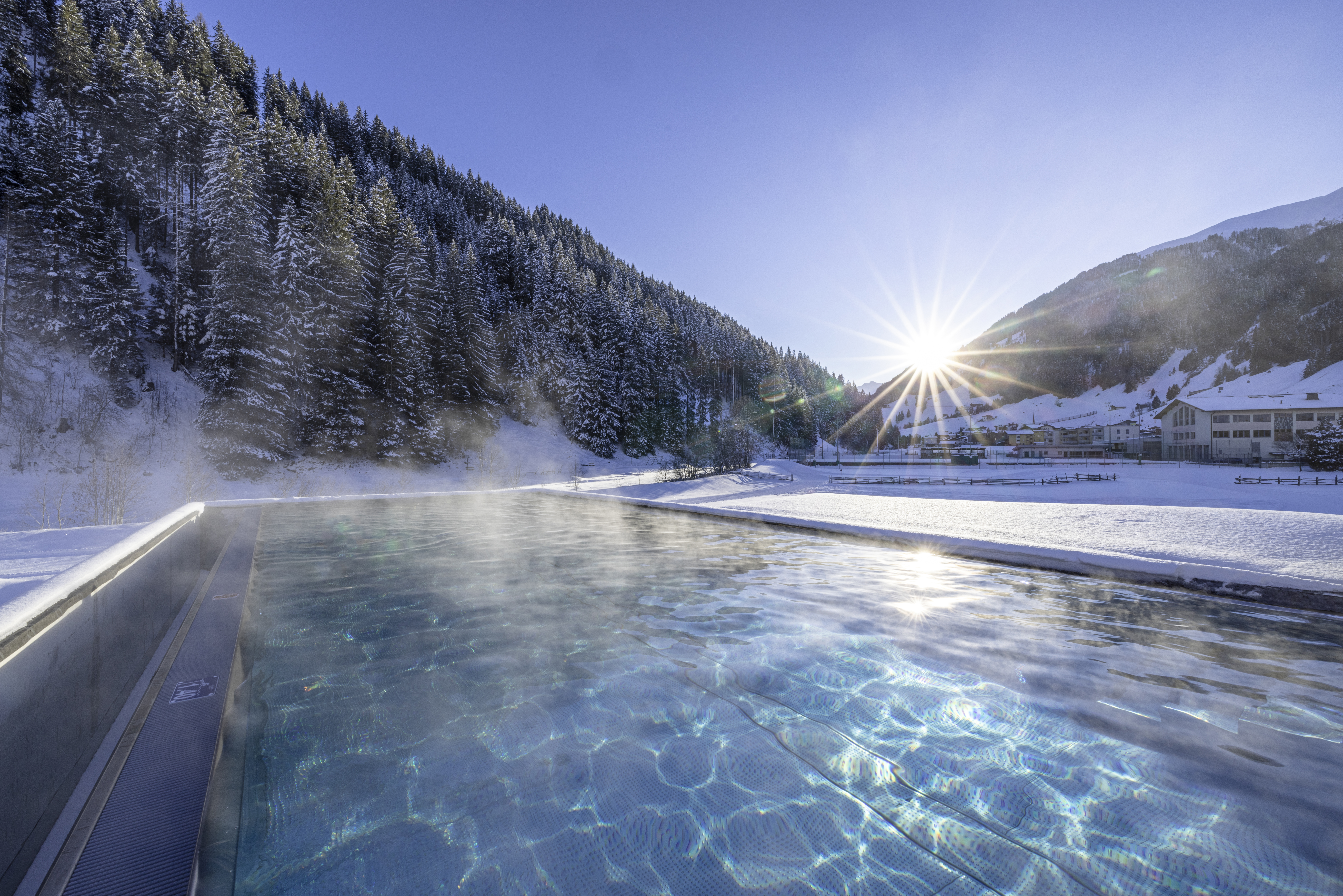 Ein Wellnesshotel im Winter im Tuxertal stellt das Wanderhotel Tuxertal dar.(c) Thomas Eberharter - Hotel Tuxertal Ein Wellnesshotel im Winter im Tuxertal stellt das Wanderhotel Tuxertal dar.(c) Thomas Eberharter - Hotel Tuxertal