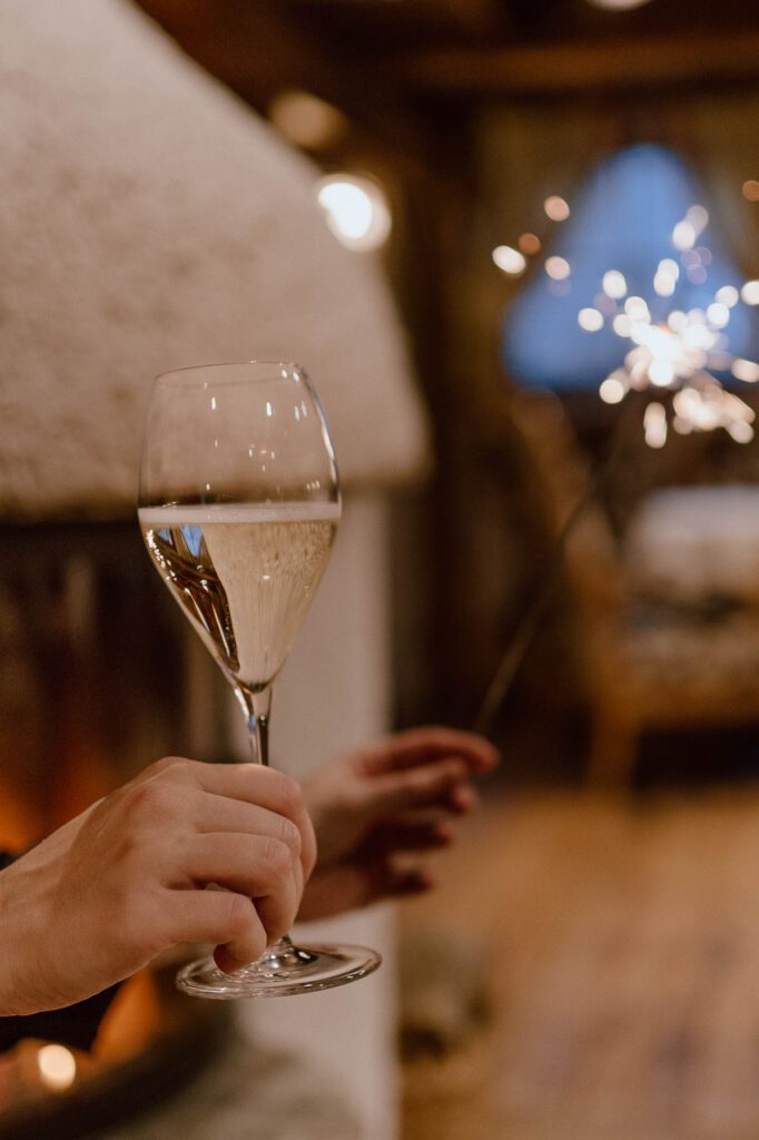 Sekt und Sternspritzer zu Weihnachten im Wanderhotel Vierbrunnenhof im Antholzer Tal, Südtirol