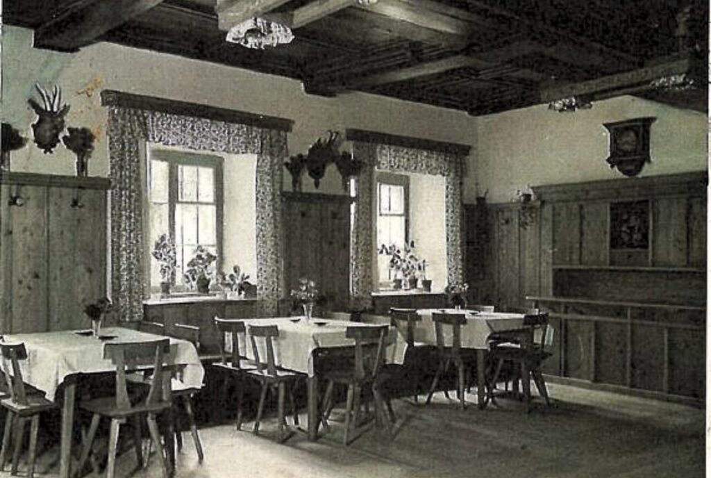 Historisches Bild der Gaststube im Wanderhotel Steffner-Wallner in Mauterndorf