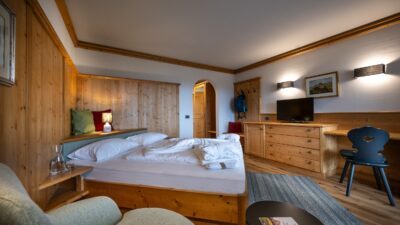 Die mit viel Holz und Liebe zum Detail eingerichteten Zimmer im Wanderhotel Active Hotel Diana© Helmuth Rier