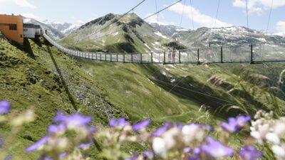Die Hängebrücke an der Gasteiner Seilbahn lädt zum Wandern ein.© Gasteinertal-Tourismus GmbH / Marktl Photography