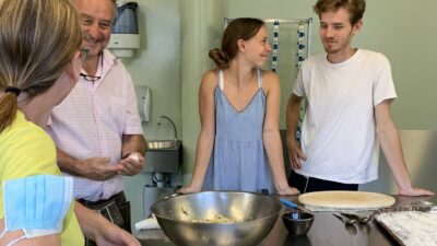 Nudel-Workshop im Wanderhotel Das Katschberg am Klimaberg Katschberg in KärntenSie kann krendeln und darf damit in Kärnten offiziell heiraten :-)