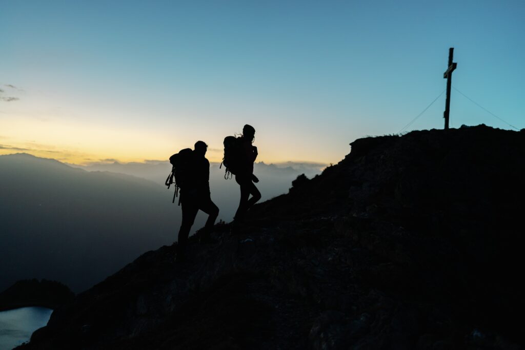 Das Wanderhotel Wöscherhof zeigt schöne Wanderungen im Zillertal mit Gipfelsieg.