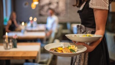 Im Hotel Wöscherhof werden regionale sowie internationale Köstlichkeiten serviert.© Rotwild