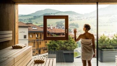 Die Sauna im Excelsior Dolomites Life Resort verfügt über fantastische Aussicht.© Nicho de Biasio - Excelsior Dolomites Life Resort****S