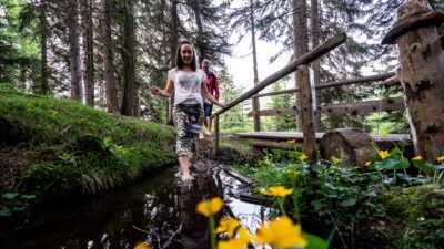 Kneippen auf der Kuschelalm vom Wanderhotel Das Katschberg in Kärnten, Österreich© Carolin Thiersch