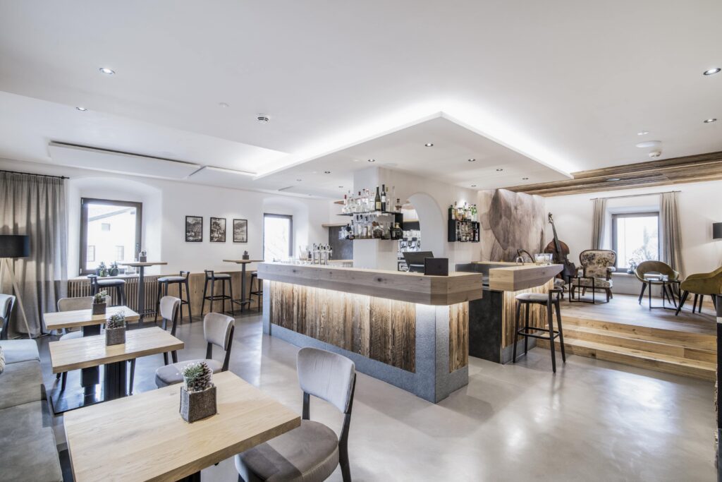 Der Speisesaal des Wanderhotel Wieser in Südtirol lädt zum Schlemmen ein.