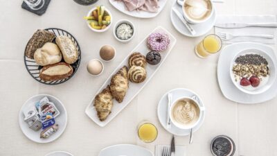 Ein großzügiges Frühstücksbuffet bietet das Wanderhotel Wieser in Sterzing an.© Schaiter Fabian