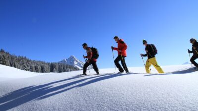 Geführte Schneeschuhwanderungen und Winterwandern gibt es beim Wanderhotel Lumberger Hof in Tirol.© M. Barbist