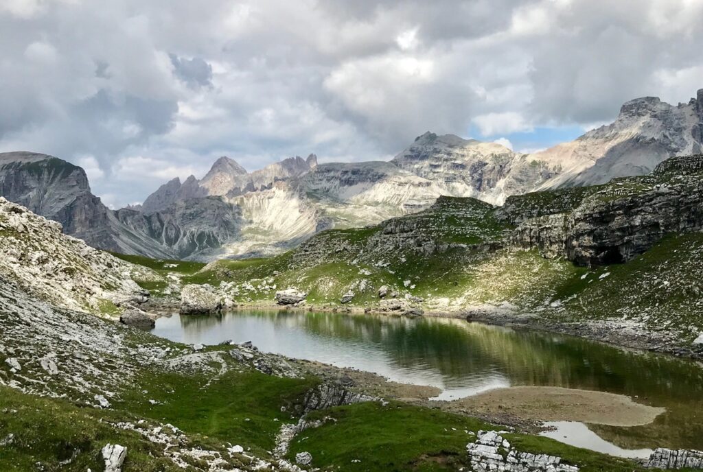 Wandern im Nationalpark Puez Geisler mit Silvia vom Wanderhotel Posta Zirm in Corvara