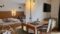 Helle Zimmer mit Balkon und Blick auf die Ultener Bergwelt garantiert das Wanderhotel Unterpichl.© Natur pur Hotel Unterpichl