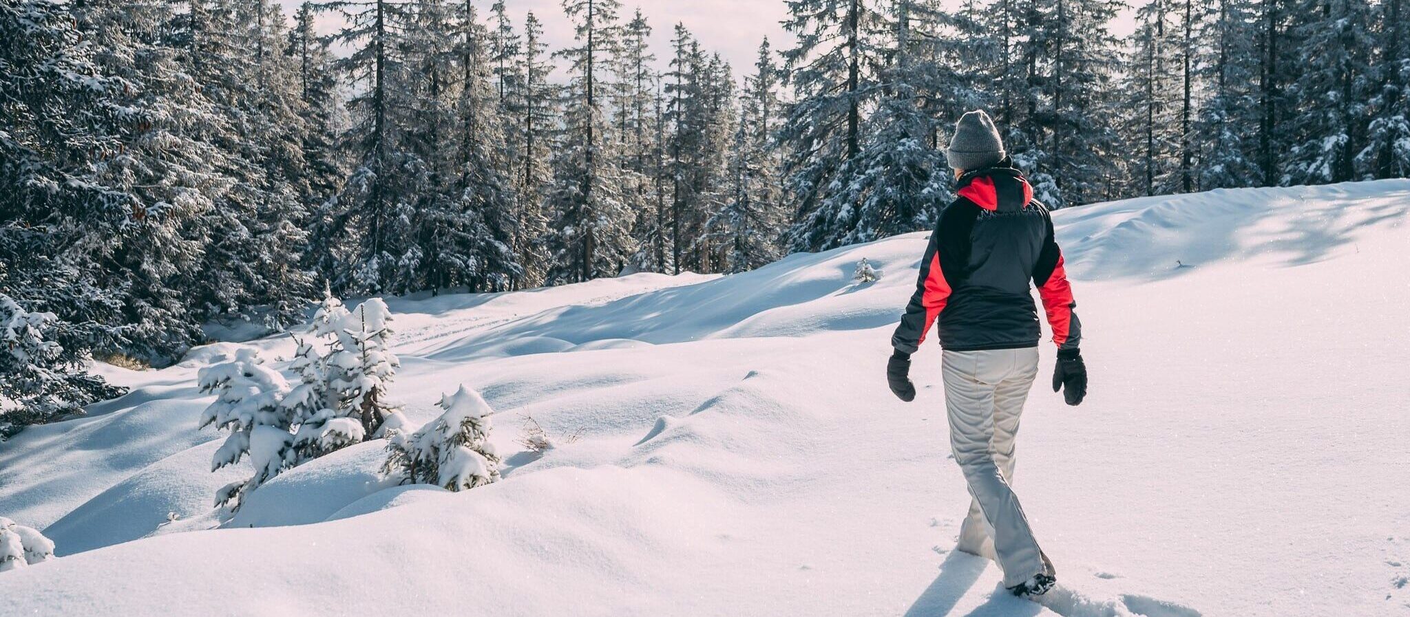 Winterwandern in Österreich ist mit Ruhe und Erholung verbunden.