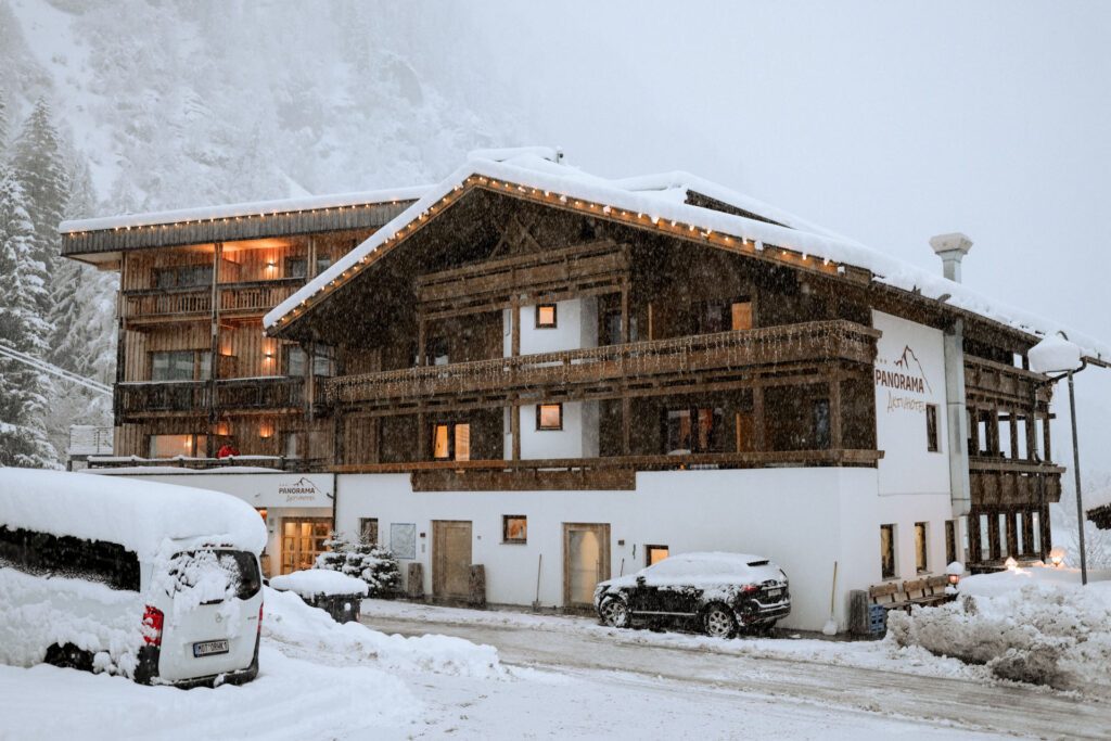 Das Wanderhotel Aktivhotel Panorama im Südtiroler Pflerschtal im Winter mit viel Schnee