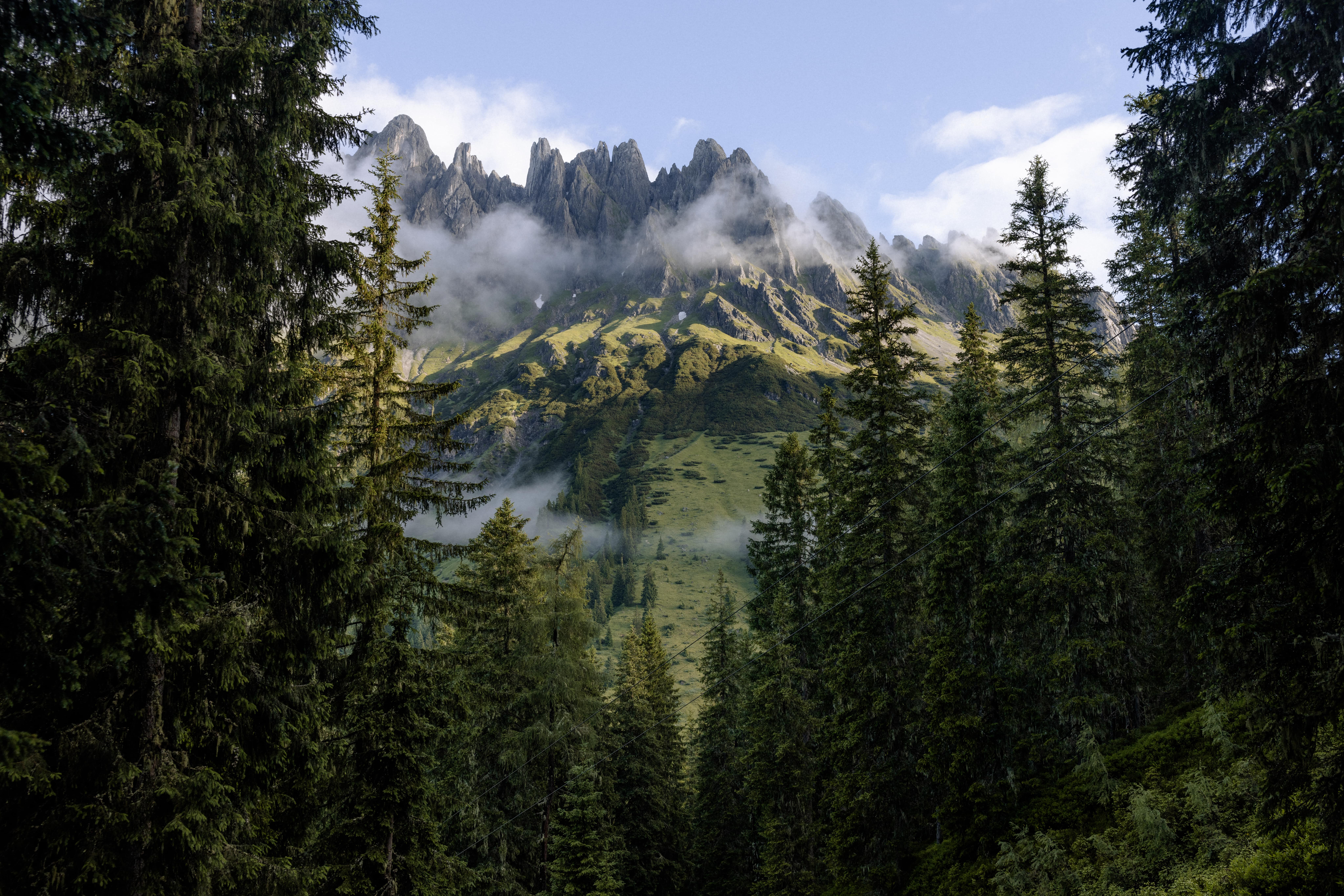 Wanderurlaub in den Alpen gegen Frühjahrsmüdigkeit