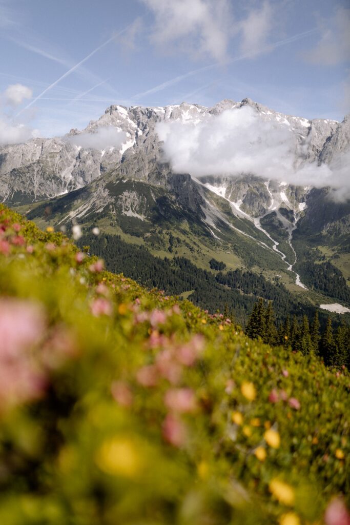 Die Region Hochkönig ist ideal zum Wandern im Frühling in Österreich geeignet.