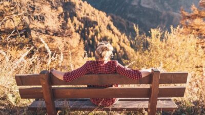 Im Herbst wandern in Südtirol ist traumhaft - das weiß auch der Wanderführer vom Wanderhotel Wieser.© Hotel Wieser